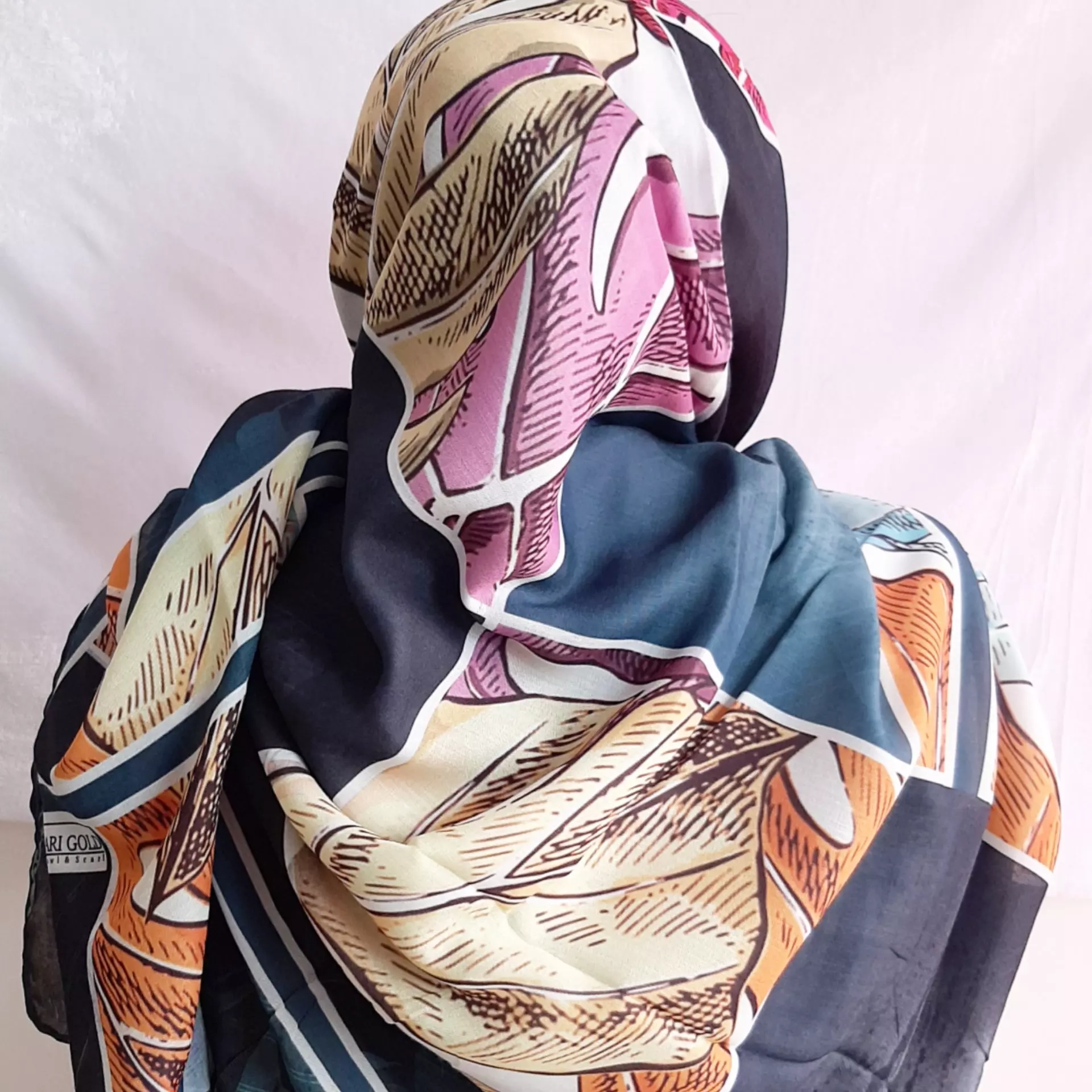روسری نخی وال طرح برگ