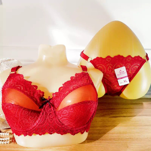 سوتین وشورت فانتزی تمام دانتل طرح چشم گربه ای لیفت کننده