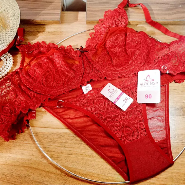 ست سوتین وشورت فنردار بدون مواد پلی استر طرح چشم گربه ای